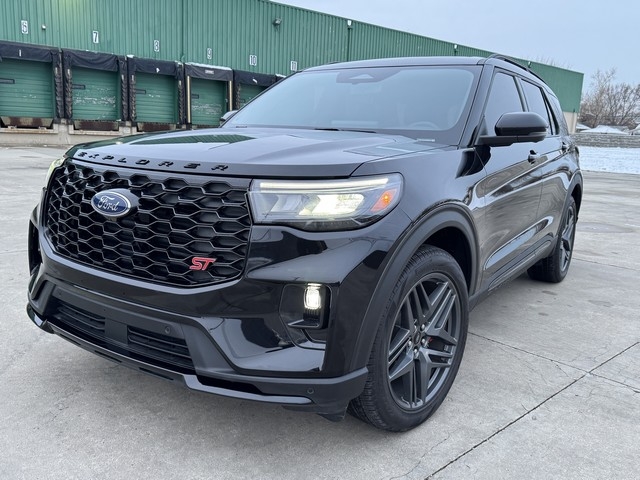 2025 Ford Explorer ST's photo