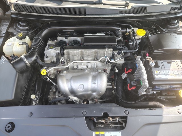 2015 Chrysler 200 LX - Photo 8