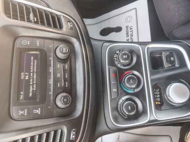 2015 Chrysler 200 LX - Photo 9