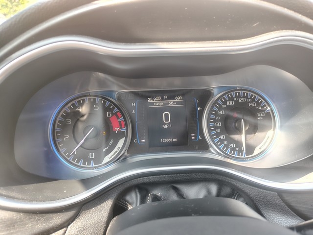 2015 Chrysler 200 LX - Photo 10
