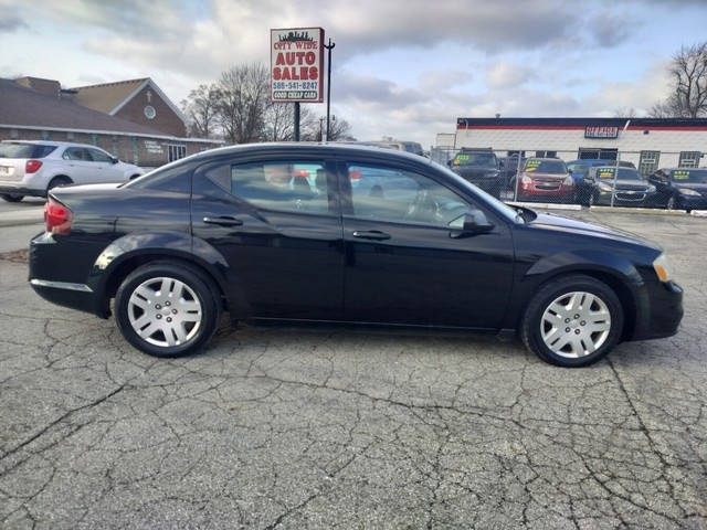 2012 Dodge Avenger SE's photo