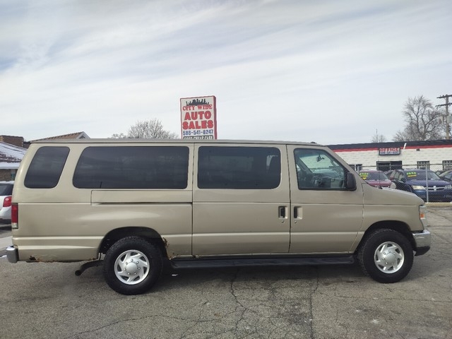 2012 Ford E-Series Econoline Wagon's photo