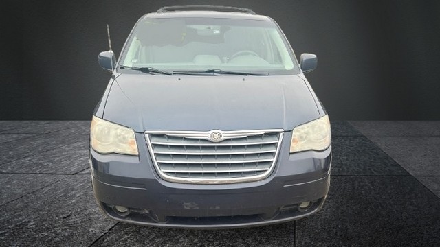 2010 Chrysler Town & Country #2
