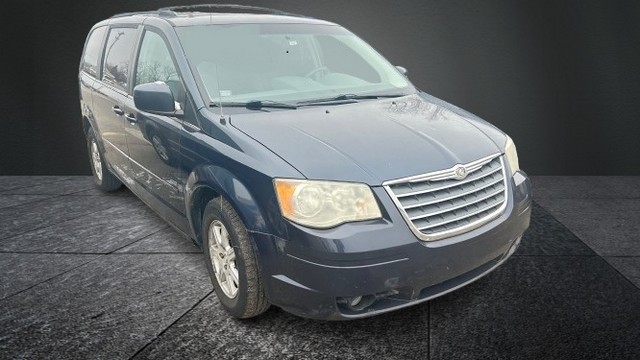 2010 Chrysler Town & Country #3