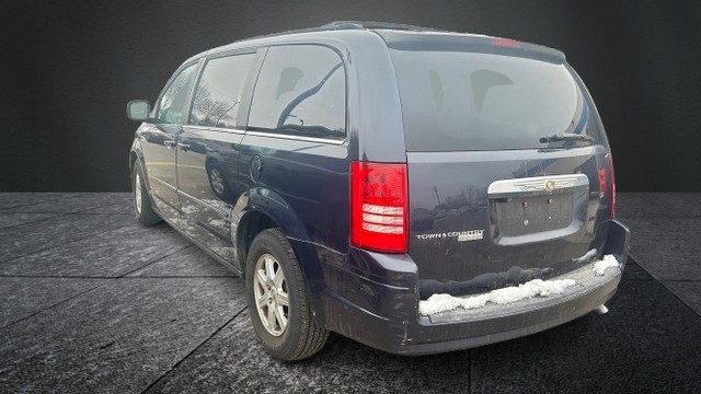 2010 Chrysler Town & Country #6