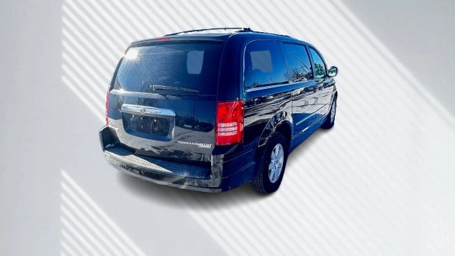 2010 Chrysler Town & Country #7