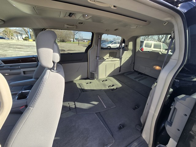 2010 Chrysler Town & Country #9