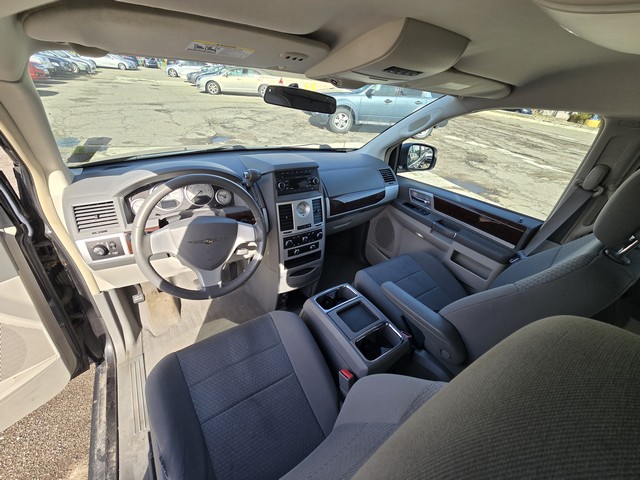 2010 Chrysler Town & Country #10